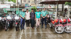 চট্টগ্রামে চোরাই মোটর সাইকেলসহ তিনজন গ্রেপ্তার