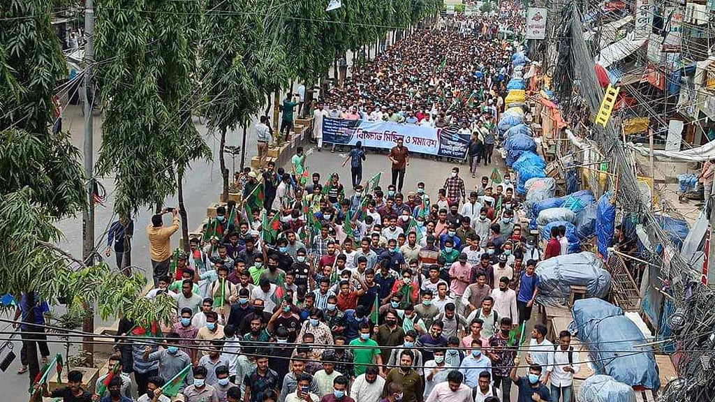 চট্টগ্রামে শিবিরের ঝটিকা মিছিল