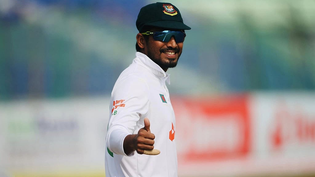 এনামুলের সেঞ্চুরি, অনিকের ১ রানের আক্ষেপ