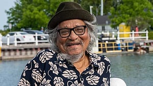 ‘তখন সত্যি মানুষ ছিলাম’ উচ্চারণের কবি আসাদ চৌধুরী