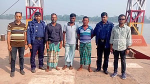 ইলিশ রক্ষা: ঝালকাঠিতে তিন জেলের কারাদণ্ড