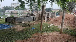 কবরস্থান থেকে ৫ নারী-কঙ্কাল চুরি