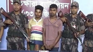 সাতক্ষীরায় ৬ কোটি টাকার সোনার বার জব্দ, ২ যুবক আটক