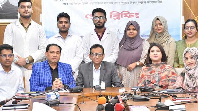 পণ্যমূল্য নিয়ে কারসাজি চলছে, ভোক্তার ডিজির স্বীকারোক্তি