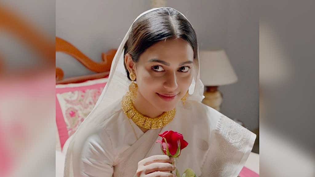 শেখ হাসিনার চরিত্রে ধরা দিলেন নুসরাত ফারিয়া