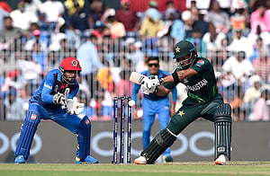 ১৬ মাস পর পাওয়ার প্লেতে পাকিস্তানের ছক্কা