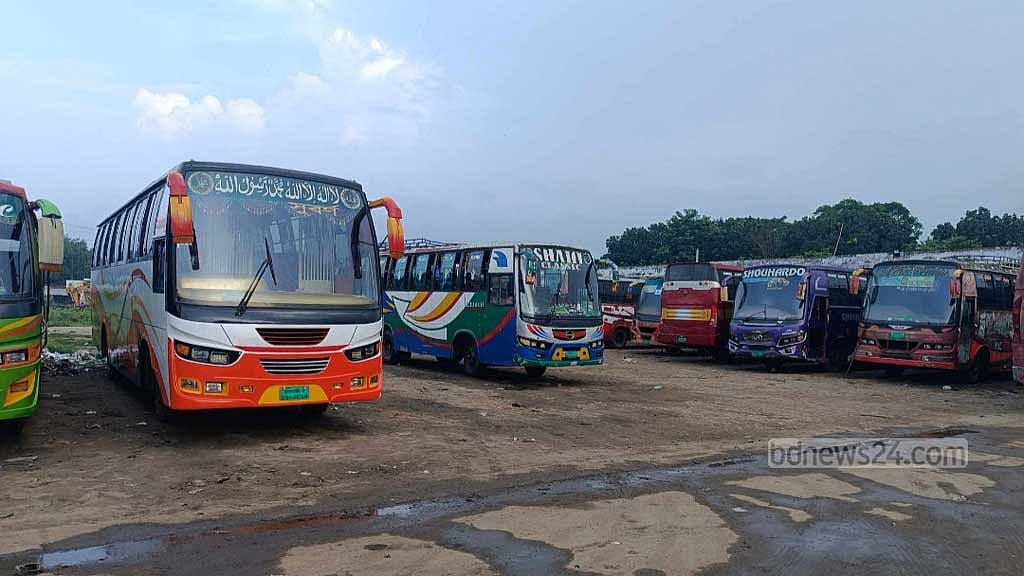 আশ্বাসে ৩ দিন পর রাজবাড়ী-ঢাকা পথে বাস চলাচল শুরু