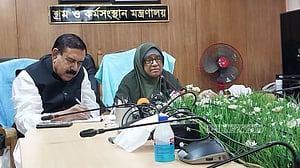 পোশাক খাতের মজুরি ঠিক হয়নি, গুজবে কান না দিতে বললেন শ্রম প্রতিমন্ত্রী