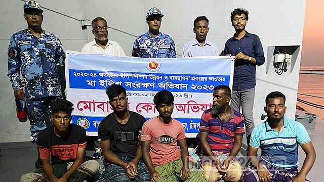 নিষেধাজ্ঞা: চাঁদপুরের মেঘনায় অভিযানে ৮৮ জেলে আটক