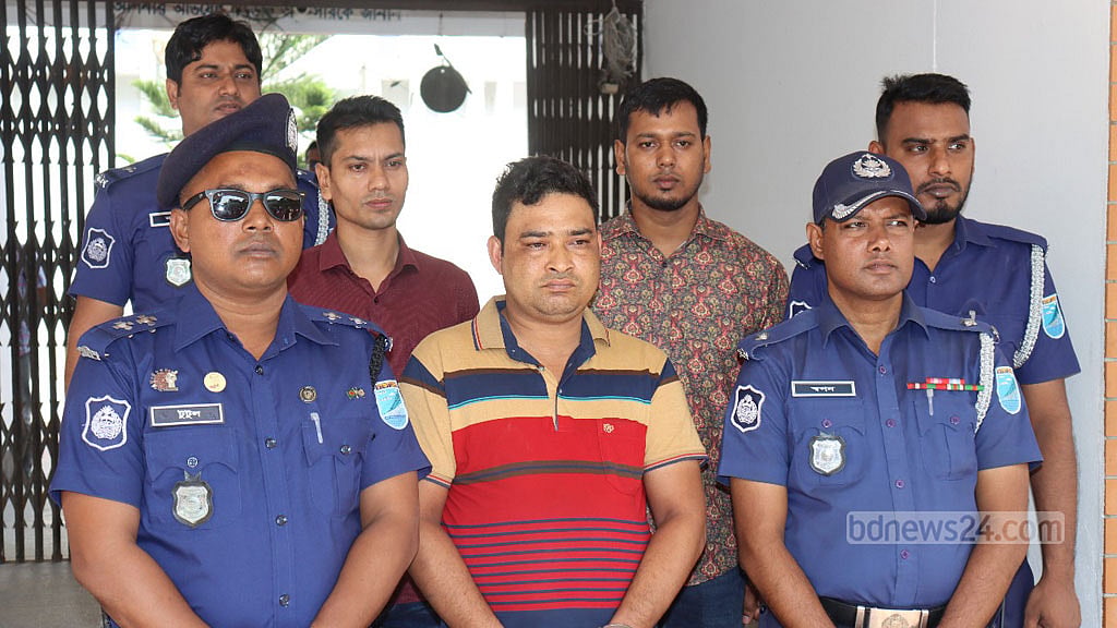 মানিকগঞ্জে নির্মাণাধীন ভবনে পুঁতে রাখা লাশ: খুলনা থেকে স্বামী গ্রেপ্তার