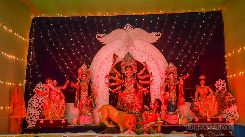 ঢাকার বাংলাবাজারের রাজবাড়ী মণ্ডপের প্রতিমা।&amp;nbsp;ছবি: তাওহীদুজ্জামান তপু