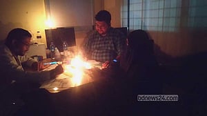 বিদ্যুৎ নেই ৩ ঘণ্টা, ডাক্তার রোগী দেখলেন মোমবাতির আলোয়