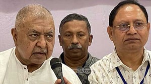 রাজনীতিকে বিদায় বললেন কামাল হোসেন