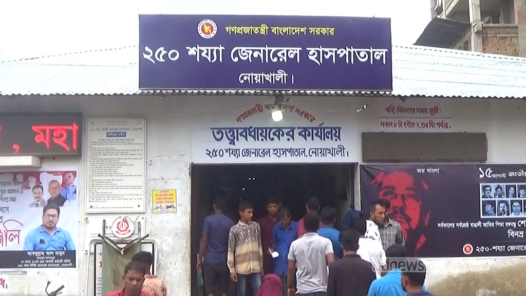 ভবঘুরে বৃদ্ধাকে রাস্তা পার করাচ্ছিল শিশু, ট্রাক চাপায় ঝরল দুটি প্রাণ