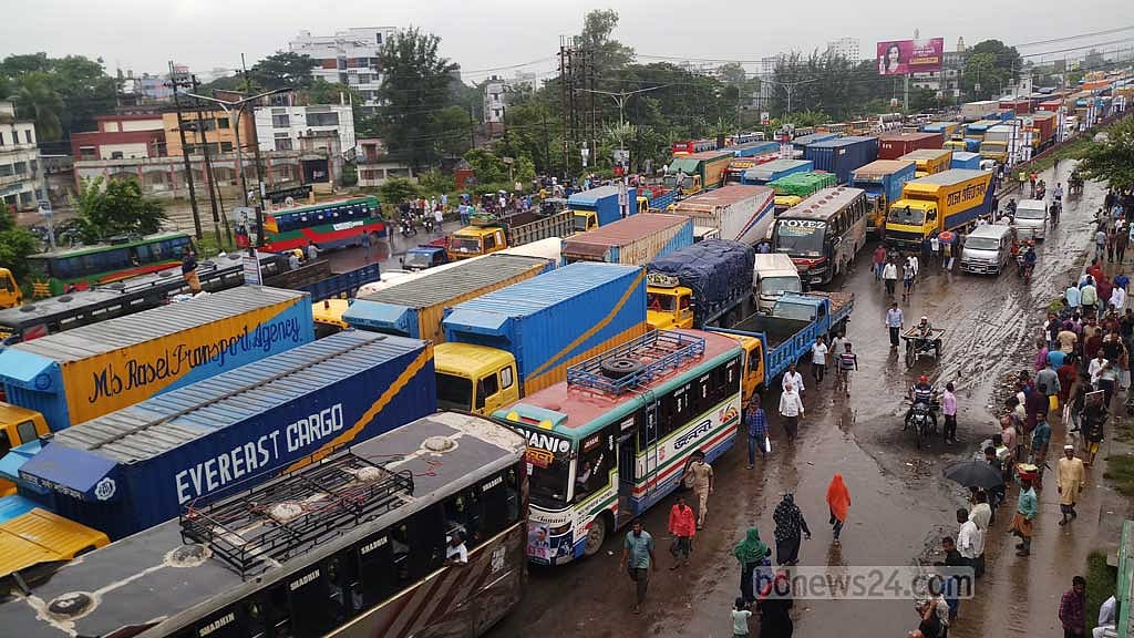 বিএনপির রোডমার্চ: ফেনীতে ঢাকা-চট্টগ্রাম মহাসড়কে তীব্র যানজট