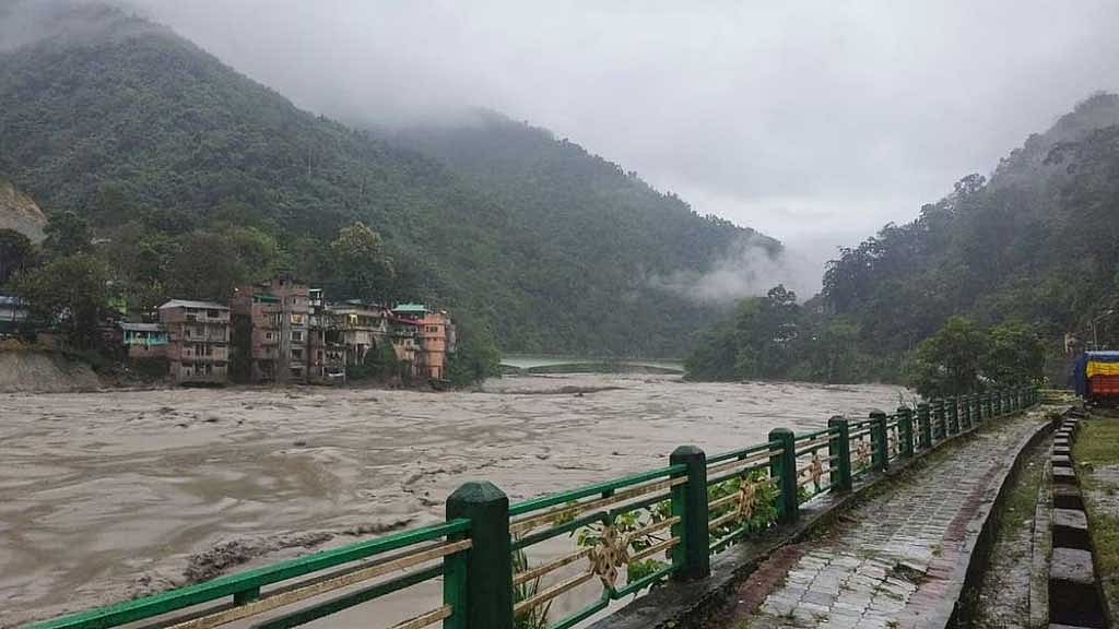 সিকিমে এমন আকস্মিক বন্যা কীভাবে