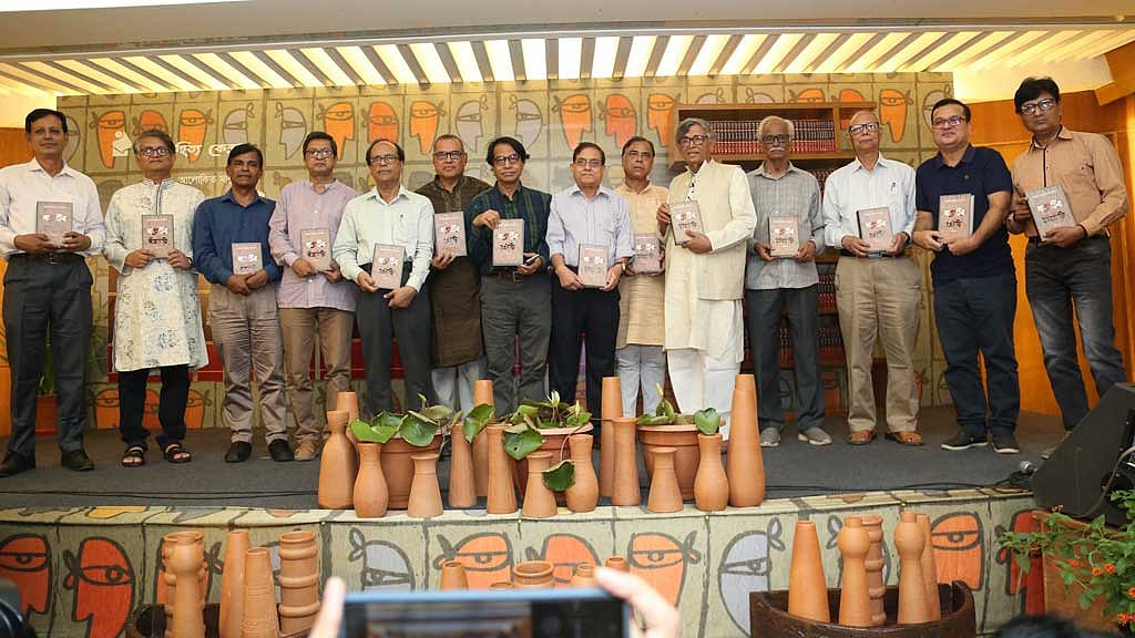 ২০৮ খণ্ডে বাঙালির ২০০ বছরের ইতিহাস