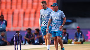 ইংল্যান্ডের ‘সব আশার শেষ’ দেখছেন প্রধান কোচ