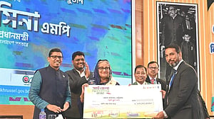 সেরা উদ্ভাবনী উদ্যোগের পুরস্কার পেল চট্টগ্রামের ‘স্মার্ট স্কুল বাস’