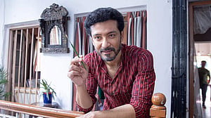 ছবি আঁকলেই মারা যাচ্ছে সেই মানুষ!