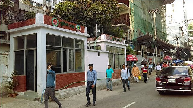 বনানীতে পুলিশ বক্সে ‘ককটেল হামলা’