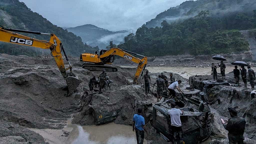 সিকিমে ছয় সেনাসহ নিহত ১৯, আটকা পড়েছেন ৩০০০ পর্যটক