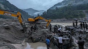 সিকিমে ছয় সেনাসহ নিহত ১৯, আটকা পড়েছেন ৩০০০ পর্যটক