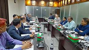 প্রতিবেশী ৪ দেশের সাবেক নির্বাচনী কর্মকর্তাদের সঙ্গে ইসির মতবিনিময়