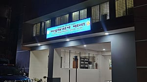 অজ্ঞাত নারীর গলায় ফাঁস দেওয়া লাশ উদ্ধার