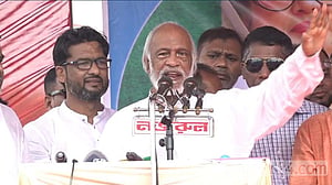 সরকার দ্রুত বিদায় নিলেই দেশের মঙ্গল: মঈন খান