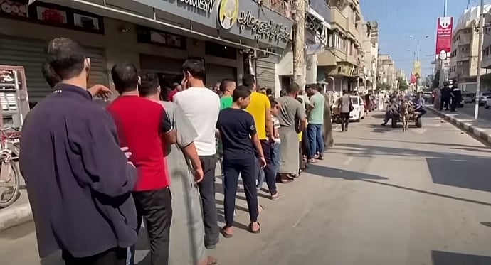 খান ইউনিসে ফিলিস্তিনির ঢল, নেই কোনো সাহায্য