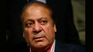 পাকিস্তানে ফিরেছেন নওয়াজ শরীফ