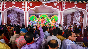 সপ্তমীতে মণ্ডপে মণ্ডপে উৎসবের আমেজ