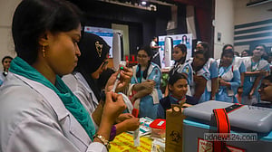 ভিকারুননিসায় জরায়ুমুখ ক্যান্সারের টিকাদান
