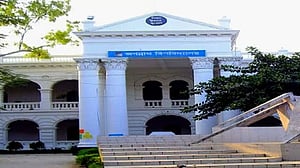 জগন্নাথের বিবাহিত ছাত্রীদের হল ছাড়ার নির্দেশনা বৈষম্যমূলক: সিএসও