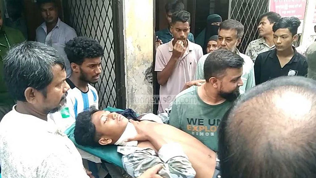 মাদারীপুরে ‘ফুটবল খেলা নিয়ে দ্বন্দ্বে’ কিশোরকে ছুরিকাঘাত