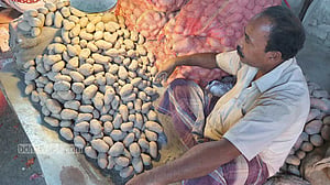 ডিমের পর এবার আলু আমদানির সিদ্ধান্ত