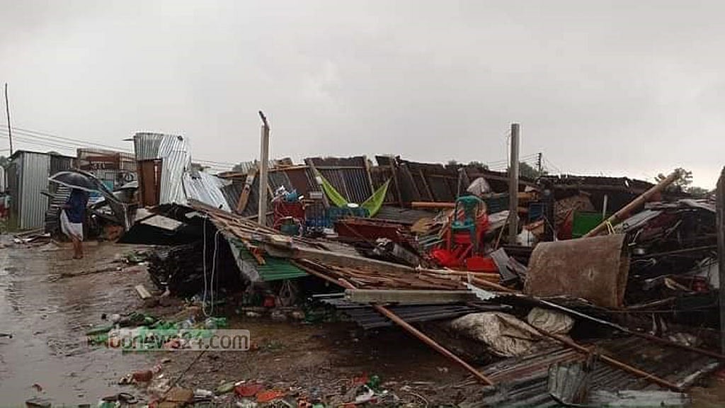 ব্রাহ্মণবাড়িয়ায় এক মিনিটের টর্নেডোয় ১৫ ঘরবাড়ি লণ্ডভণ্ড