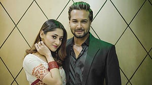 ফের পূজার নায়ক আদর আজাদ