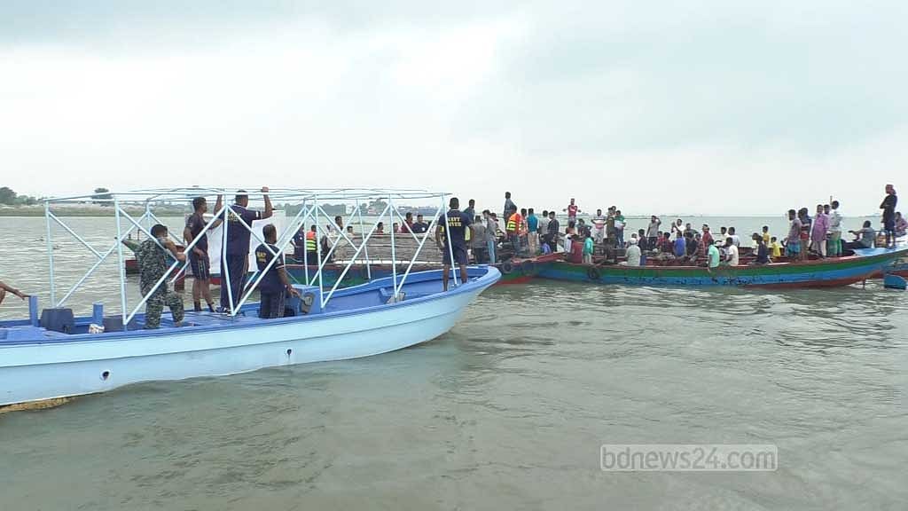 মেঘনায় ট্রলার ডুবি: চারজনের লাশ উদ্ধার, নিখোঁজ দুজন