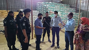 বর্জ্য মিশিয়ে ফিড তৈরি, দুই প্রতিষ্ঠান জরিমানা গুনল ৪ লাখ টাকা