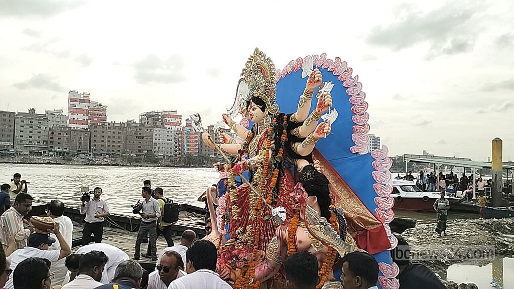 বিসর্জনে বিদায় নিলেন ‘দুর্গতিনাশিনী’