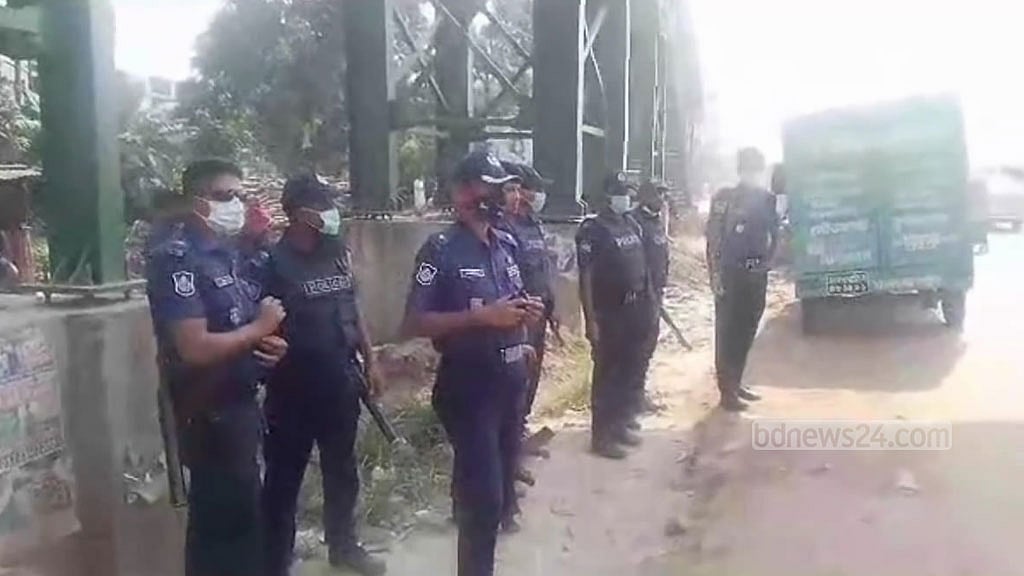 বিএনপির সমাবেশ: ঢাকার প্রবেশপথে সাভারে পুলিশের তল্লাশি