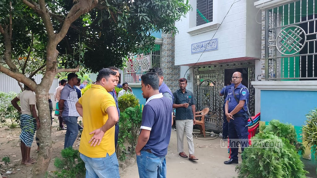 ব্রাহ্মণবাড়িয়ায় প্রবাসীর স্ত্রী ও ২ সন্তানকে কুপিয়ে হত্যা