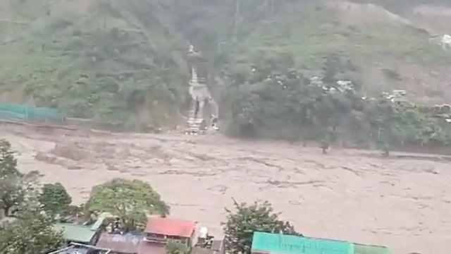 সিকিমে আকস্মিক বন্যা, ২৩ সেনা নিখোঁজ