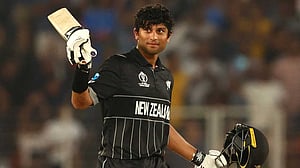 বিশ্বকাপ অভিষেক রাঙিয়ে অবিশ্বাসের ঘোরে রবীন্দ্র