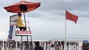 ধেয়ে আসছে হামুন, উপকূলে জোর প্রস্তুতি