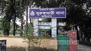 ‘মোবাইল দেখায়’ শিক্ষার্থীকে পিটিয়ে হাসপাতালে, মাদরাসা শিক্ষক পলাতক