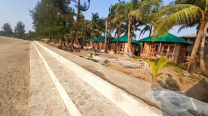 সেন্ট মার্টিনে নিয়ম ভেঙে নতুন স্থাপনা