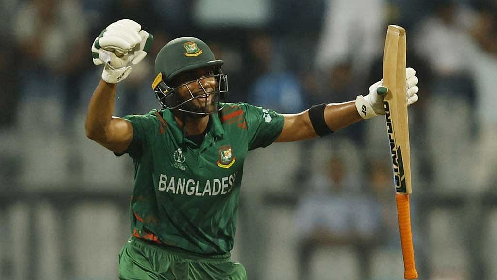 আরেকটি বড় হারের হতাশার মাঝে মাহমুদউল্লাহর শতকের সৌরভ